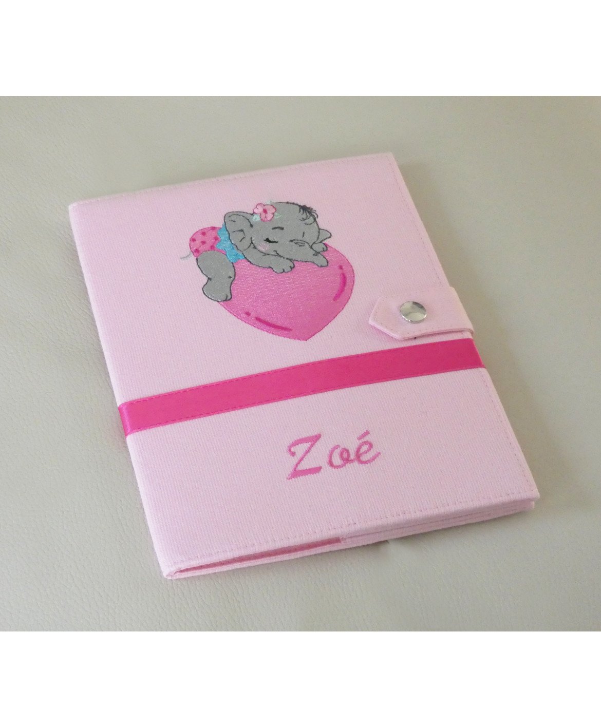 Protège carnet de santé rigide personnalisé - rose - bébé éléphant - Cadeau de naissance Protège carnet de santé rigide personnalisé - rose - bébé éléphant - Cadeau de naissance