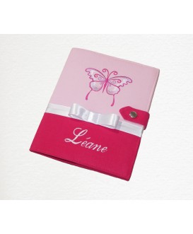 Protège carnet de santé rigide personnalisé rose et fuchsia - thème papillon - Cadeau de naissance fille personnalisé