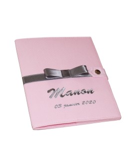 Protège carnet de santé personnalisé rigide rose uni - Cadeau de naissance fille personnalisé