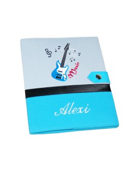 Protège carnet de santé rigide personnalisé gris et bleu turquoise - thème guitare - Cadeau de naissance garçon personnalisé