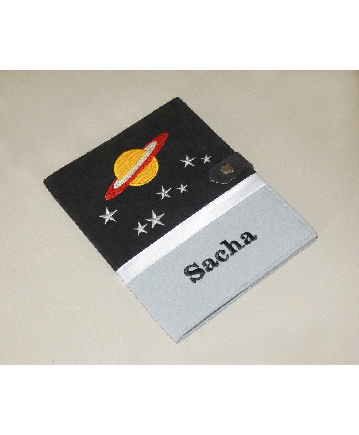 Protège carnet de santé rigide personnalisé - thème l'espace - Cadeau de naissance garçon Protège carnet de santé rigide personnalisé - thème l'espace - Cadeau de naissance garçon