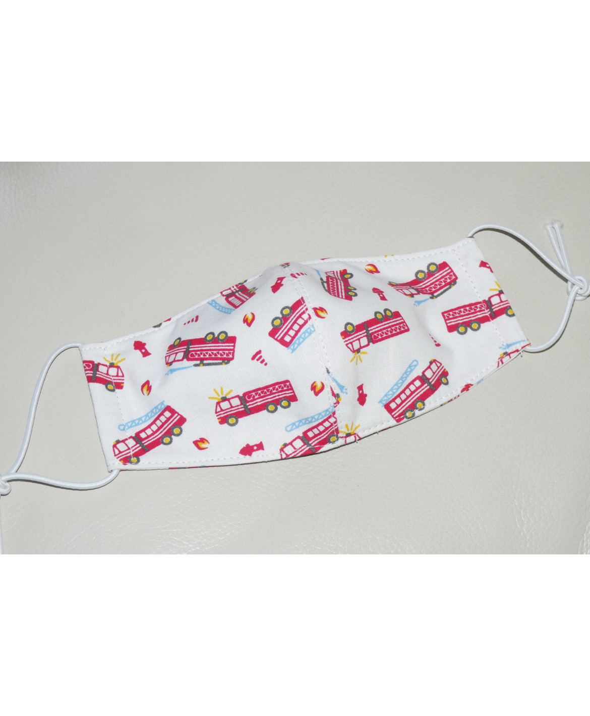 Masque en tissu pour enfant - lavable et réutilisable - camion de pompier Masque en tissu pour enfant - lavable et réutilisable - camion de pompier